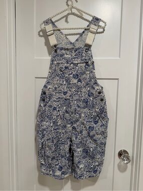 Duluth Trading Co Blue and White Floral short 🩳